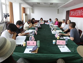 把握时代脉搏 打磨文学精品