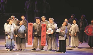 作家们观看花鼓戏《山那边人家》